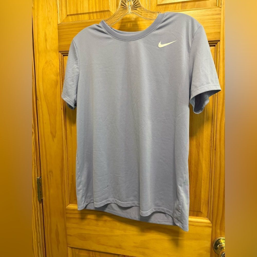 Nike Women’s Lilac size M Dri-fit T-Shirt